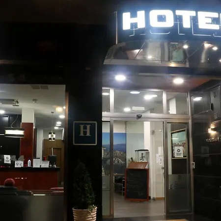44 Hotel 3*