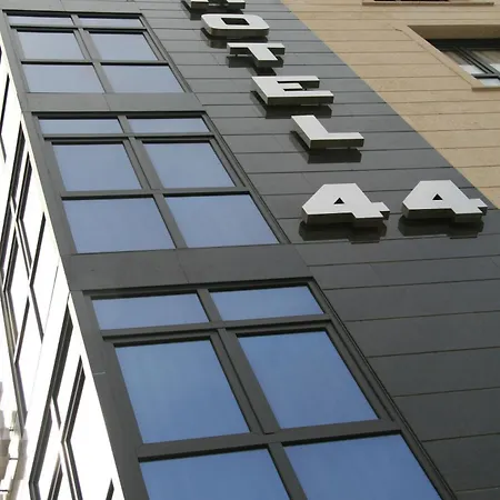 Hotel 44 3*