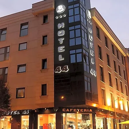 Hotel 44 3*