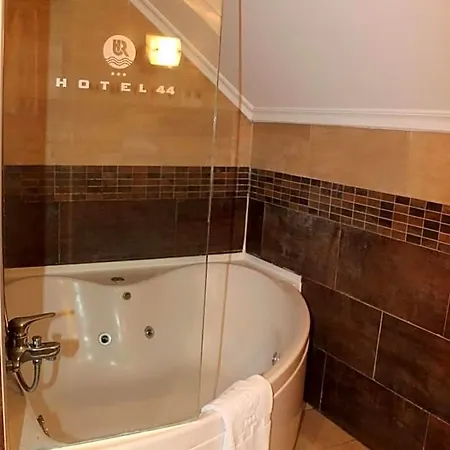 Hotel 44 3*