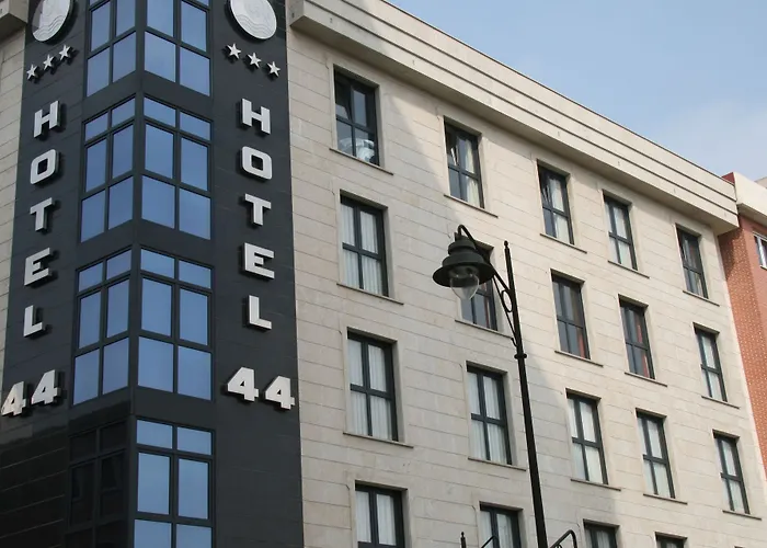 44 Hotel 3*